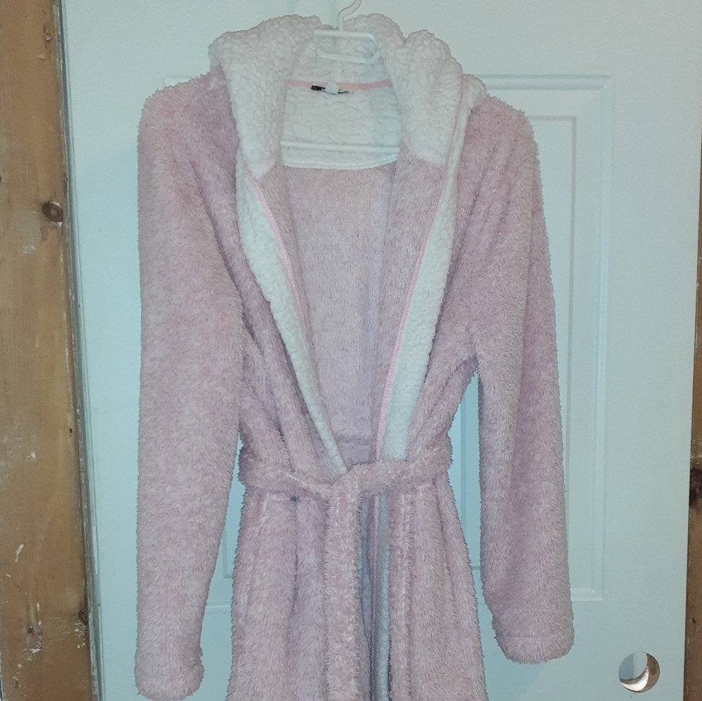 Robe - Picture 4 of 5
